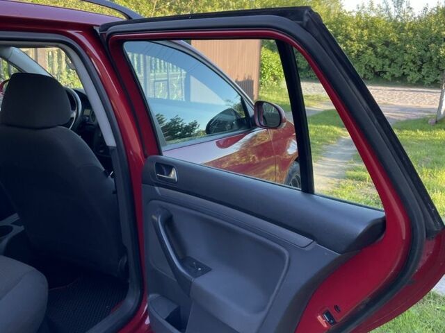 Красный Фольксваген Гольф, объемом двигателя 1.4 л и пробегом 225 тыс. км за 5100 $, фото 8 на Automoto.ua