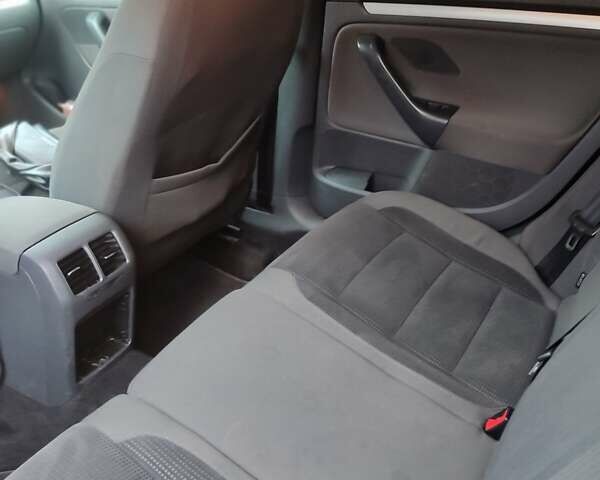 Червоний Фольксваген Гольф, об'ємом двигуна 1.4 л та пробігом 220 тис. км за 6400 $, фото 4 на Automoto.ua