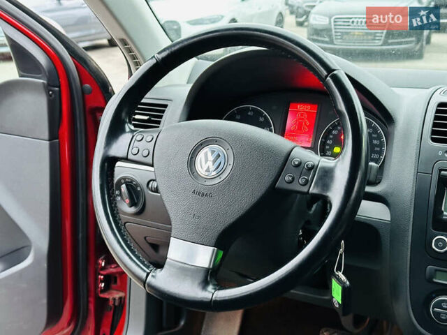 Червоний Фольксваген Гольф, об'ємом двигуна 1.39 л та пробігом 227 тис. км за 7800 $, фото 20 на Automoto.ua