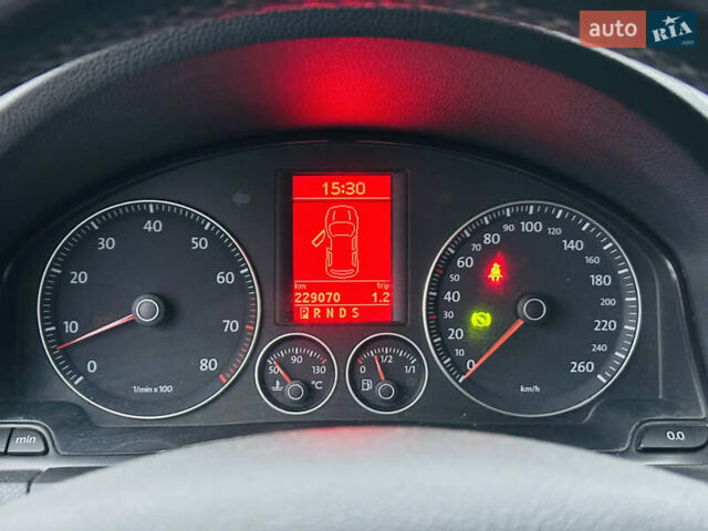 Червоний Фольксваген Гольф, об'ємом двигуна 1.39 л та пробігом 227 тис. км за 7800 $, фото 27 на Automoto.ua