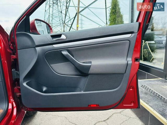 Червоний Фольксваген Гольф, об'ємом двигуна 1.39 л та пробігом 227 тис. км за 7800 $, фото 24 на Automoto.ua