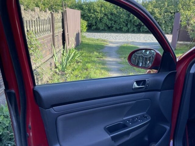 Красный Фольксваген Гольф, объемом двигателя 1.4 л и пробегом 225 тыс. км за 5100 $, фото 7 на Automoto.ua