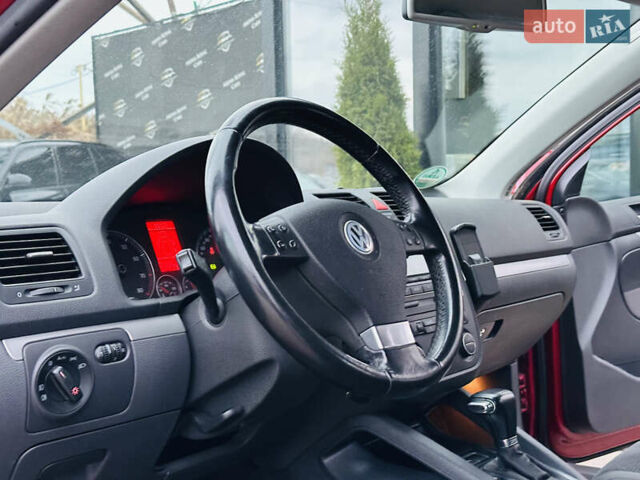 Червоний Фольксваген Гольф, об'ємом двигуна 1.39 л та пробігом 227 тис. км за 7800 $, фото 13 на Automoto.ua