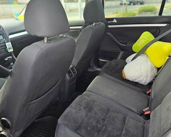 Червоний Фольксваген Гольф, об'ємом двигуна 1.6 л та пробігом 268 тис. км за 7900 $, фото 1 на Automoto.ua