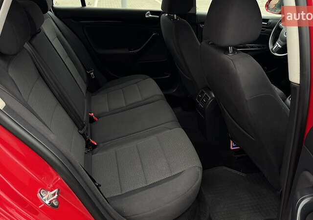 Червоний Фольксваген Гольф, об'ємом двигуна 1.6 л та пробігом 224 тис. км за 7499 $, фото 25 на Automoto.ua