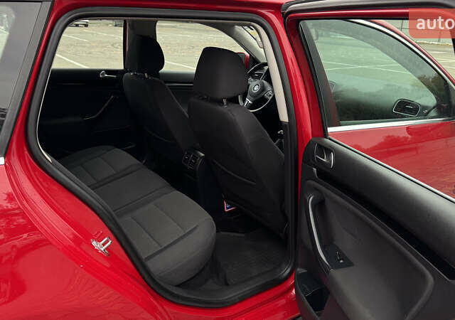 Червоний Фольксваген Гольф, об'ємом двигуна 1.6 л та пробігом 224 тис. км за 7499 $, фото 24 на Automoto.ua