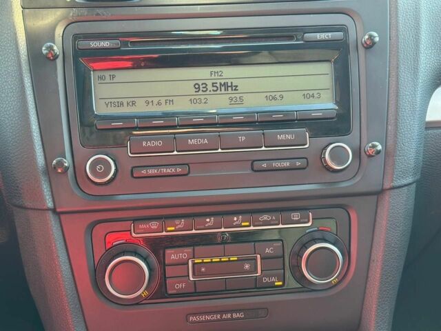 Красный Фольксваген Гольф, объемом двигателя 1.6 л и пробегом 270 тыс. км за 7400 $, фото 10 на Automoto.ua