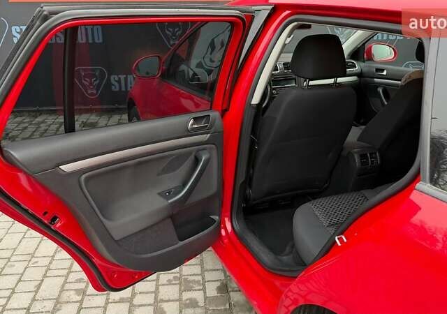 Червоний Фольксваген Гольф, об'ємом двигуна 1.2 л та пробігом 113 тис. км за 7200 $, фото 31 на Automoto.ua