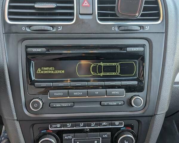 Красный Фольксваген Гольф, объемом двигателя 1.2 л и пробегом 112 тыс. км за 7500 $, фото 17 на Automoto.ua