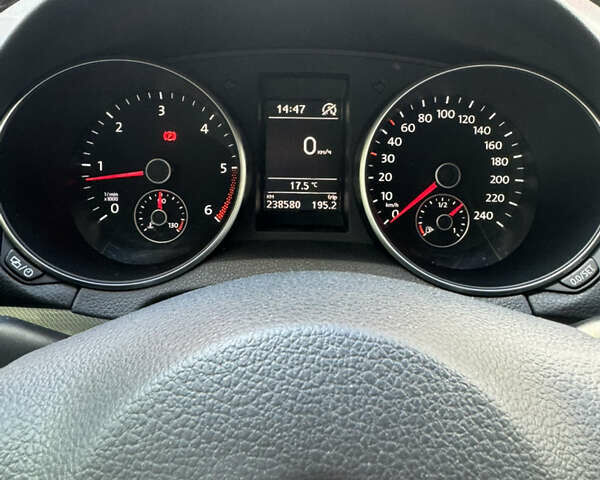 Фольксваген Гольф 2012 в Хмельницком на Automoto.ua Красный Фольксваген Гольф, объемом двигателя 1.6 л и пробегом 238 тыс. км за 7900 $, фото 17 на Automoto.ua