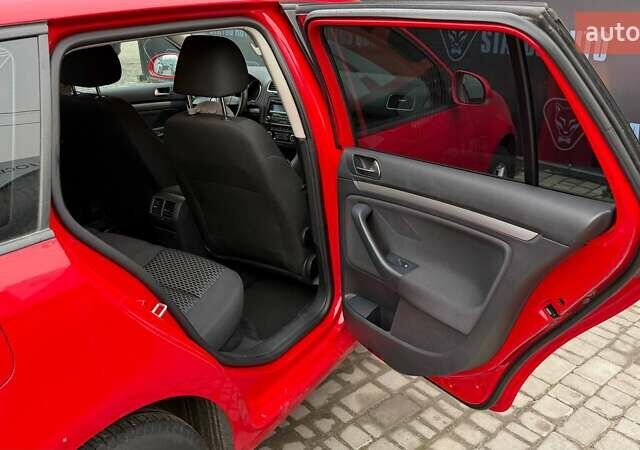 Червоний Фольксваген Гольф, об'ємом двигуна 1.2 л та пробігом 113 тис. км за 7200 $, фото 34 на Automoto.ua