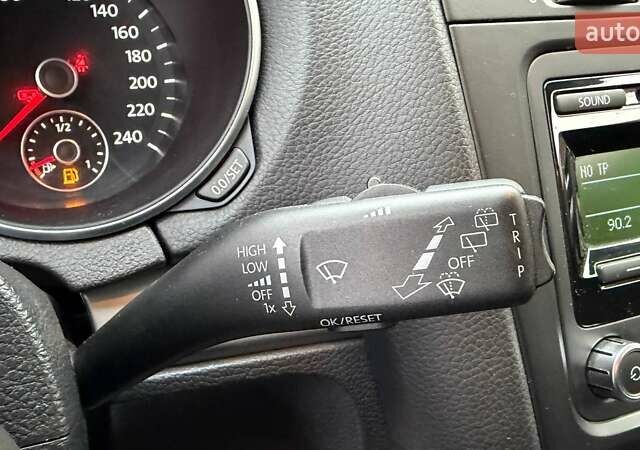 Червоний Фольксваген Гольф, об'ємом двигуна 1.2 л та пробігом 113 тис. км за 7200 $, фото 25 на Automoto.ua