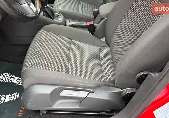 Червоний Фольксваген Гольф, об'ємом двигуна 1.2 л та пробігом 113 тис. км за 7200 $, фото 18 на Automoto.ua