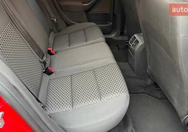 Червоний Фольксваген Гольф, об'ємом двигуна 1.2 л та пробігом 113 тис. км за 7200 $, фото 35 на Automoto.ua