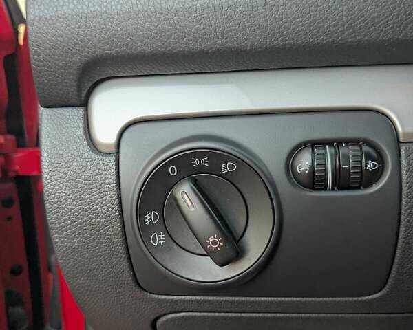 Красный Фольксваген Гольф, объемом двигателя 1.2 л и пробегом 112 тыс. км за 7500 $, фото 19 на Automoto.ua