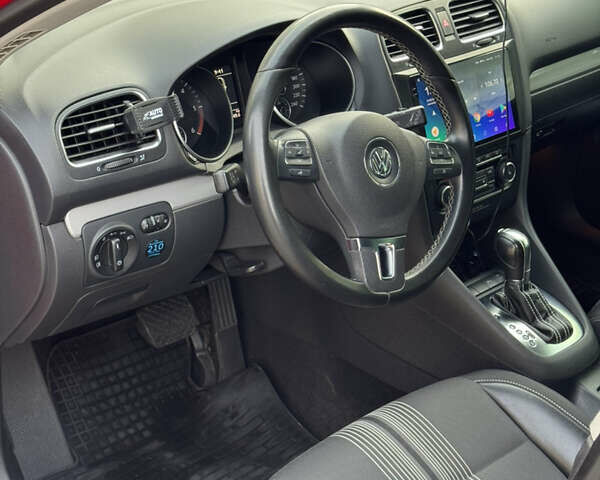 Фольксваген Гольф 2012 в Хмельницком на Automoto.ua Красный Фольксваген Гольф, объемом двигателя 1.6 л и пробегом 238 тыс. км за 7900 $, фото 9 на Automoto.ua