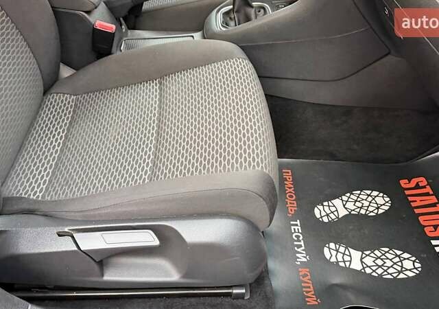 Червоний Фольксваген Гольф, об'ємом двигуна 1.2 л та пробігом 113 тис. км за 7200 $, фото 38 на Automoto.ua