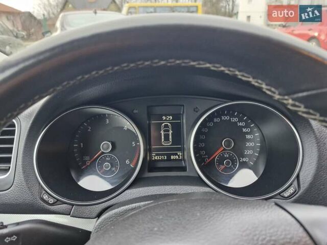 Червоний Фольксваген Гольф, об'ємом двигуна 1.6 л та пробігом 243 тис. км за 8350 $, фото 4 на Automoto.ua