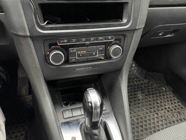 Красный Фольксваген Гольф, объемом двигателя 1.4 л и пробегом 169 тыс. км за 6500 $, фото 5 на Automoto.ua