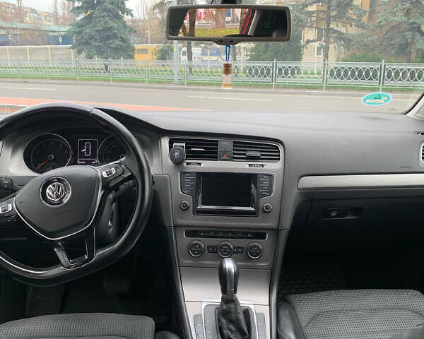 Красный Фольксваген Гольф, объемом двигателя 1.4 л и пробегом 230 тыс. км за 8200 $, фото 5 на Automoto.ua