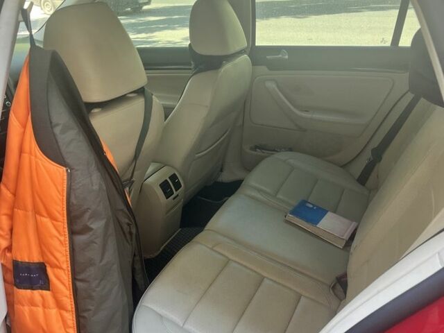 Красный Фольксваген Гольф, объемом двигателя 2 л и пробегом 99 тыс. км за 11800 $, фото 5 на Automoto.ua