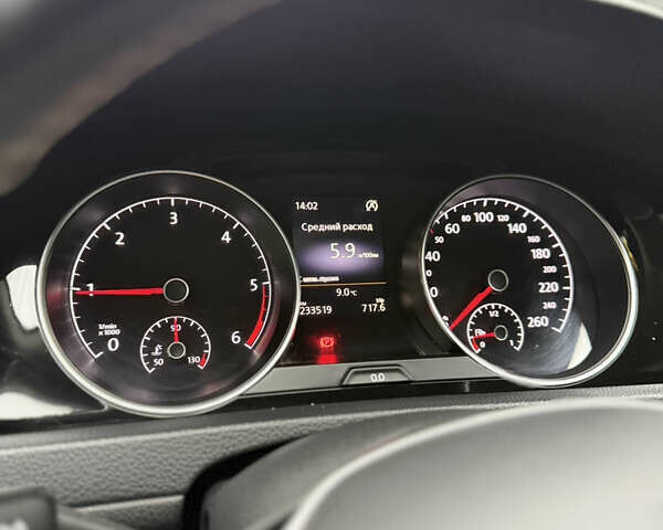 Красный Фольксваген Гольф, объемом двигателя 1.6 л и пробегом 233 тыс. км за 11500 $, фото 41 на Automoto.ua