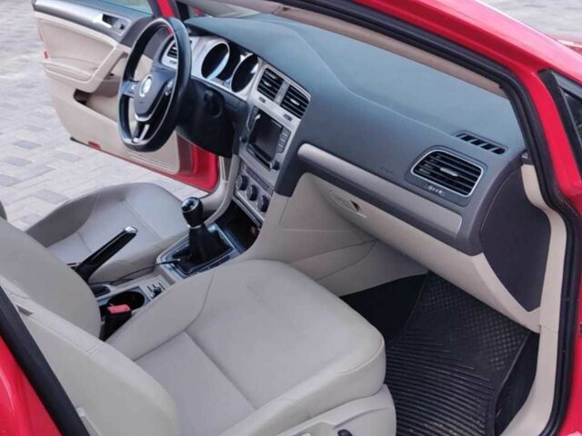 Фольксваген Гольф 2015 в Полтаве на Automoto.ua Красный Фольксваген Гольф, объемом двигателя 2 л и пробегом 133 тыс. км за 11250 $, фото 10 на Automoto.ua