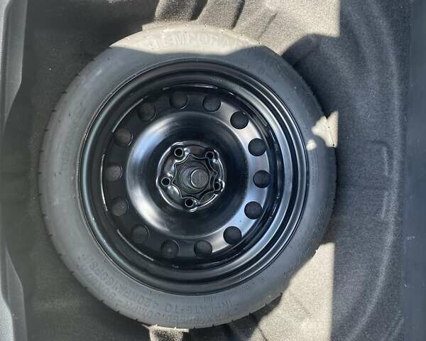 Червоний Фольксваген Гольф, об'ємом двигуна 1.6 л та пробігом 219 тис. км за 12300 $, фото 13 на Automoto.ua