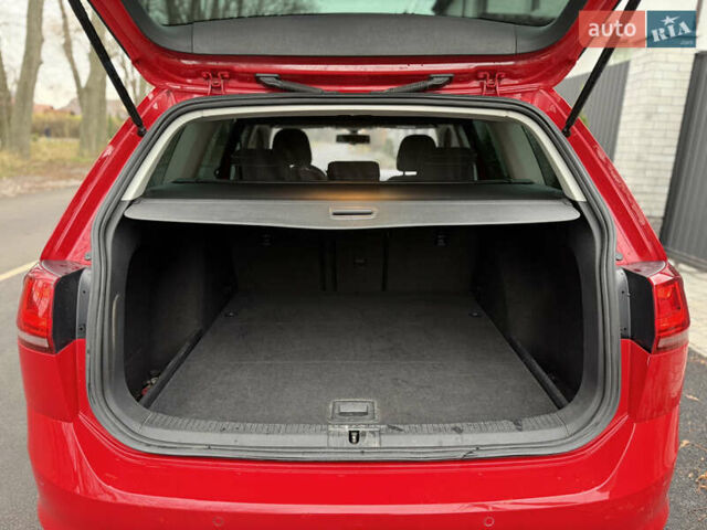 Красный Фольксваген Гольф, объемом двигателя 1.6 л и пробегом 233 тыс. км за 11500 $, фото 25 на Automoto.ua
