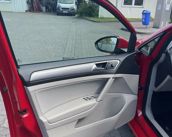 Красный Фольксваген Гольф, объемом двигателя 2 л и пробегом 67 тыс. км за 18000 $, фото 25 на Automoto.ua