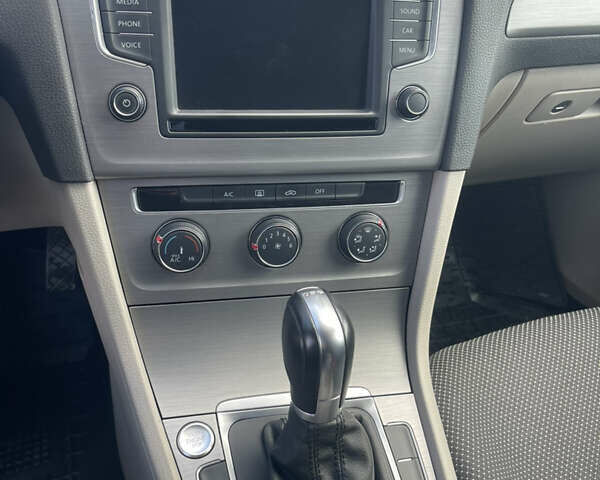 Красный Фольксваген Гольф, объемом двигателя 2 л и пробегом 67 тыс. км за 18000 $, фото 30 на Automoto.ua