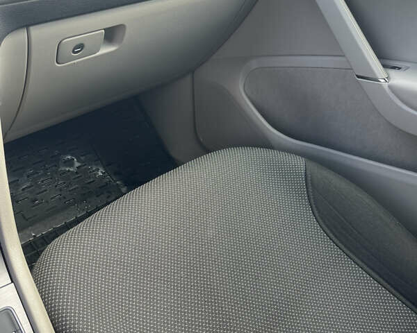 Красный Фольксваген Гольф, объемом двигателя 2 л и пробегом 67 тыс. км за 18000 $, фото 31 на Automoto.ua