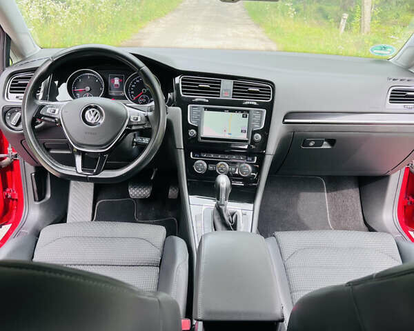 Красный Фольксваген Гольф, объемом двигателя 1.6 л и пробегом 293 тыс. км за 12100 $, фото 16 на Automoto.ua