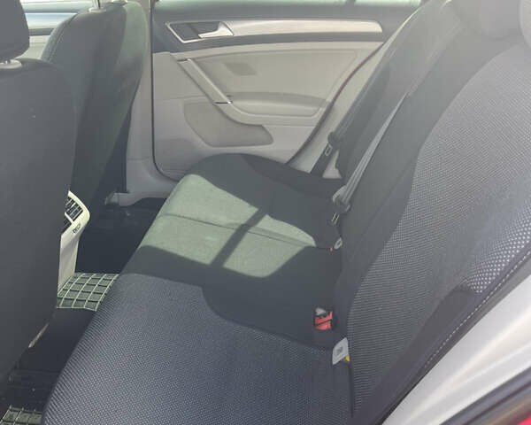 Красный Фольксваген Гольф, объемом двигателя 2 л и пробегом 67 тыс. км за 18000 $, фото 44 на Automoto.ua