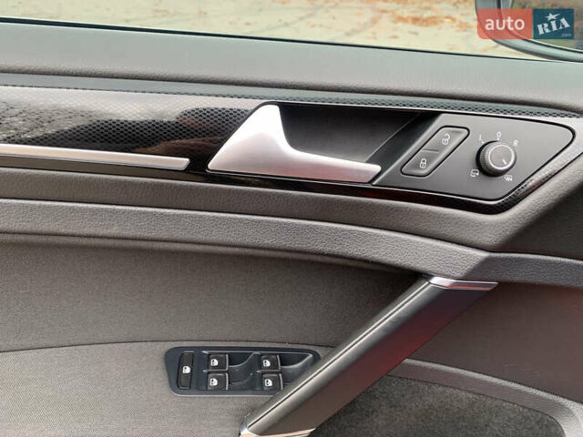 Червоний Фольксваген Гольф, об'ємом двигуна 1.4 л та пробігом 224 тис. км за 9500 $, фото 25 на Automoto.ua