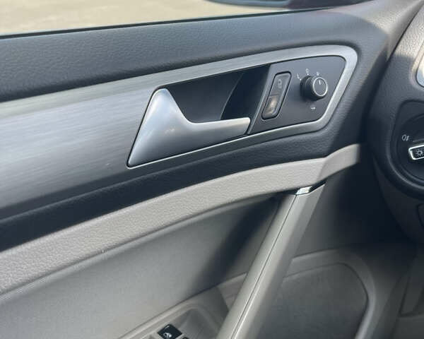 Красный Фольксваген Гольф, объемом двигателя 2 л и пробегом 67 тыс. км за 18000 $, фото 62 на Automoto.ua