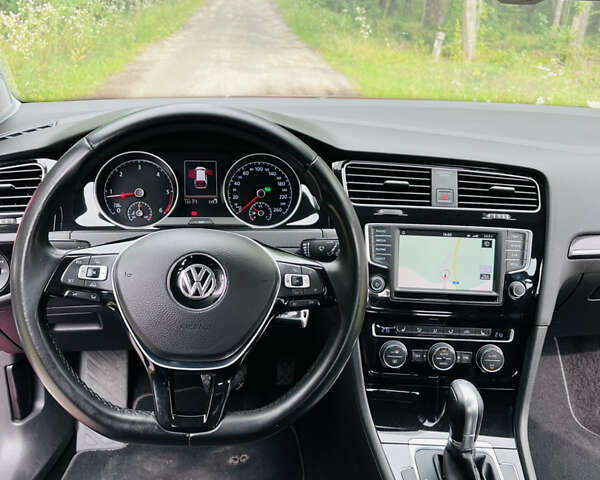 Красный Фольксваген Гольф, объемом двигателя 1.6 л и пробегом 293 тыс. км за 12100 $, фото 14 на Automoto.ua