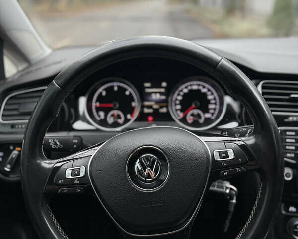 Красный Фольксваген Гольф, объемом двигателя 1.6 л и пробегом 233 тыс. км за 11500 $, фото 40 на Automoto.ua