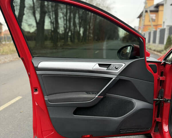 Красный Фольксваген Гольф, объемом двигателя 1.6 л и пробегом 233 тыс. км за 11500 $, фото 31 на Automoto.ua