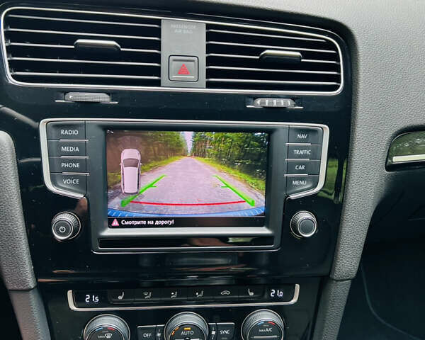 Красный Фольксваген Гольф, объемом двигателя 1.6 л и пробегом 293 тыс. км за 12100 $, фото 19 на Automoto.ua