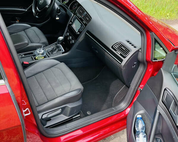 Красный Фольксваген Гольф, объемом двигателя 1.6 л и пробегом 293 тыс. км за 12100 $, фото 17 на Automoto.ua