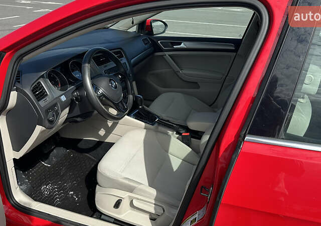 Красный Фольксваген Гольф, объемом двигателя 1.97 л и пробегом 177 тыс. км за 12400 $, фото 6 на Automoto.ua