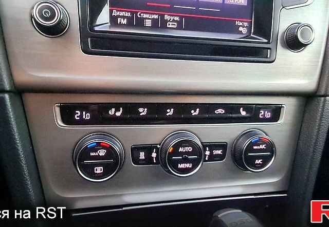 Червоний Фольксваген Гольф, об'ємом двигуна 1.4 л та пробігом 255 тис. км за 13200 $, фото 11 на Automoto.ua