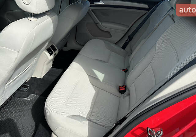 Красный Фольксваген Гольф, объемом двигателя 1.97 л и пробегом 177 тыс. км за 12400 $, фото 7 на Automoto.ua