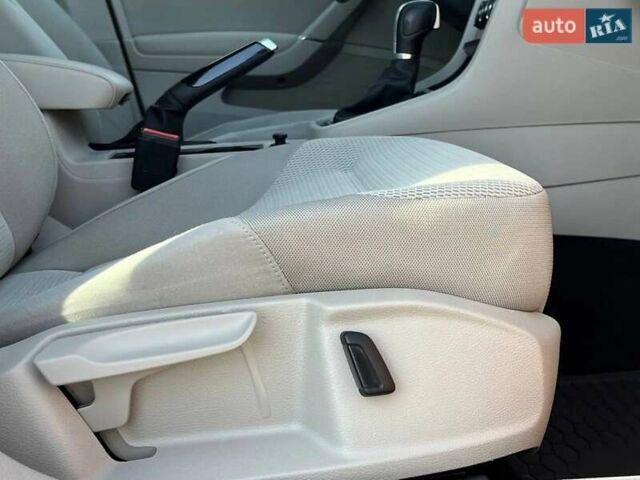 Красный Фольксваген Гольф, объемом двигателя 1.97 л и пробегом 177 тыс. км за 12400 $, фото 10 на Automoto.ua