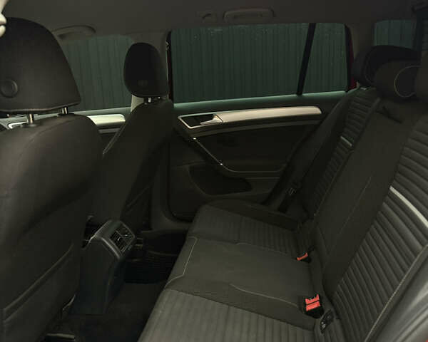 Красный Фольксваген Гольф, объемом двигателя 1.6 л и пробегом 233 тыс. км за 11500 $, фото 29 на Automoto.ua