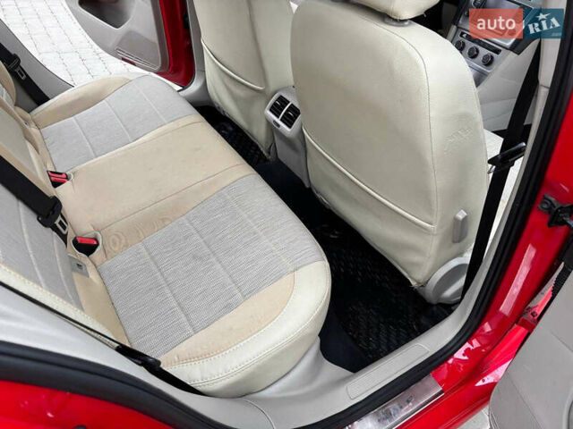 Красный Фольксваген Гольф, объемом двигателя 1.97 л и пробегом 357 тыс. км за 10700 $, фото 24 на Automoto.ua