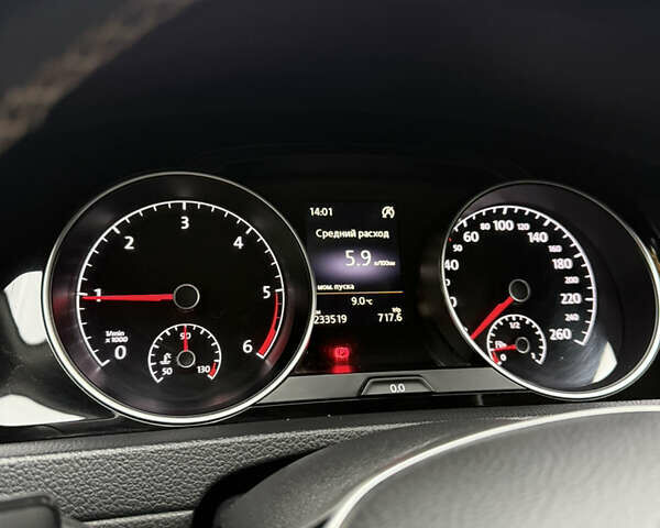 Красный Фольксваген Гольф, объемом двигателя 1.6 л и пробегом 233 тыс. км за 11500 $, фото 42 на Automoto.ua