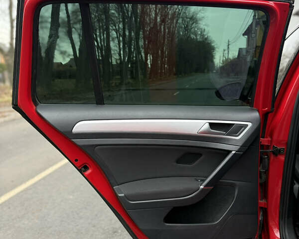 Красный Фольксваген Гольф, объемом двигателя 1.6 л и пробегом 233 тыс. км за 11500 $, фото 30 на Automoto.ua