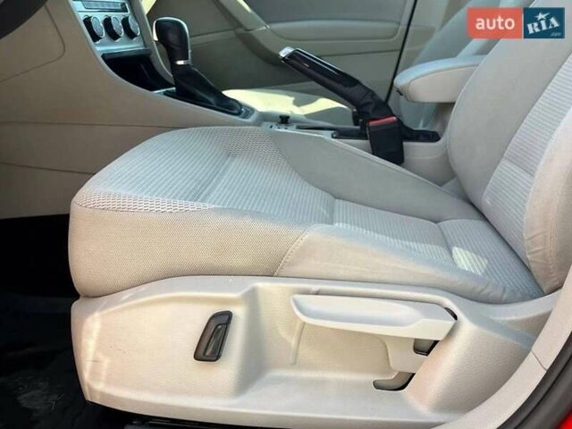 Красный Фольксваген Гольф, объемом двигателя 1.97 л и пробегом 177 тыс. км за 12400 $, фото 9 на Automoto.ua